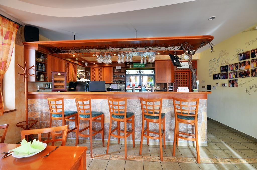 Restaurace A Penzion Kamenec Jilešovice Kültér fotó